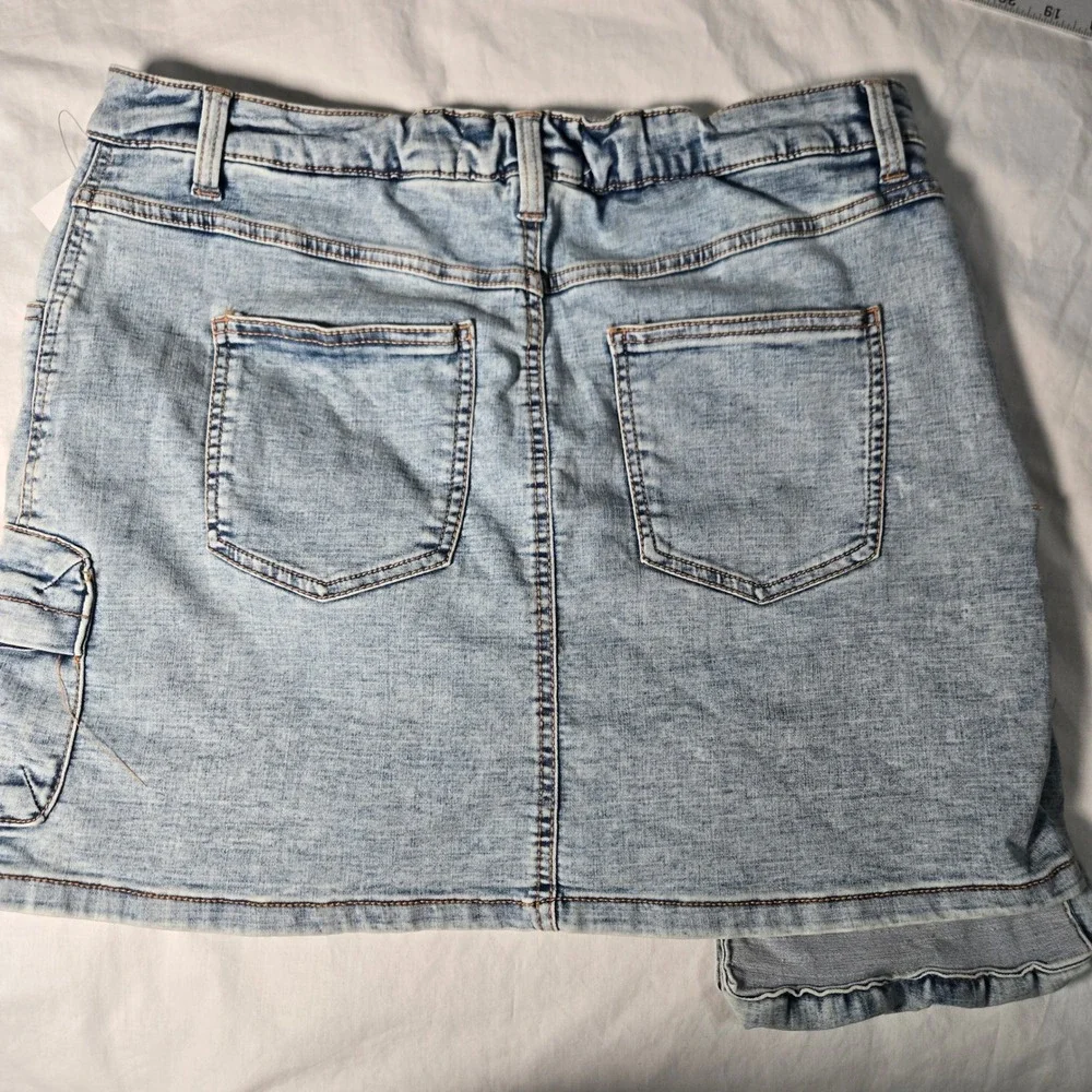 Love Trends Skort Double‎ Button Cargo Light Wash Denim Mini Skirt Size 11 NWT
